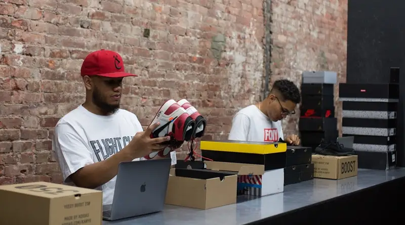 Flight Club, consign