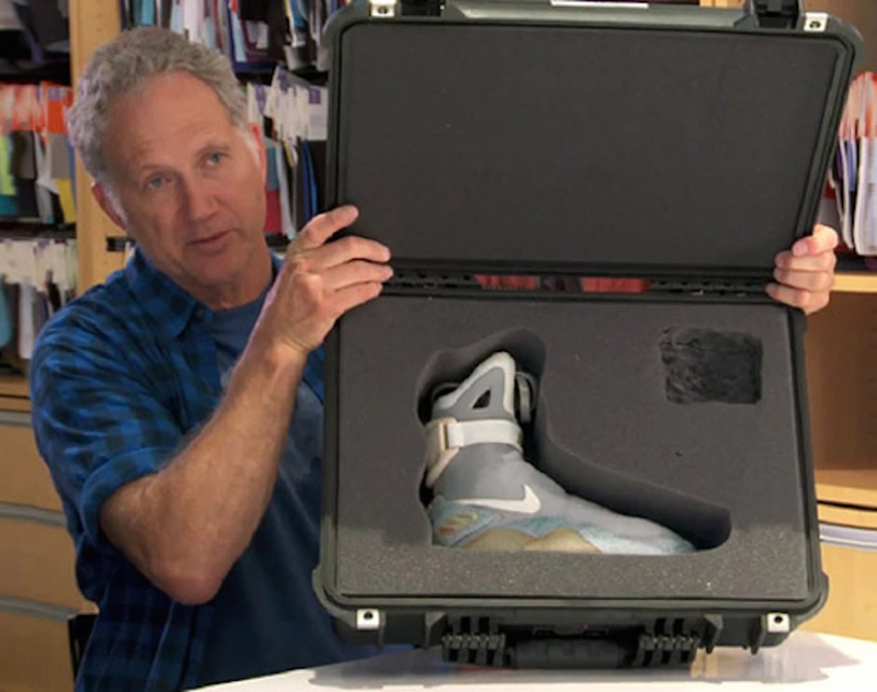 Tinker Hatfield et ses Nike Air Mag Tinker Hatfield et ses Nike Air Mag