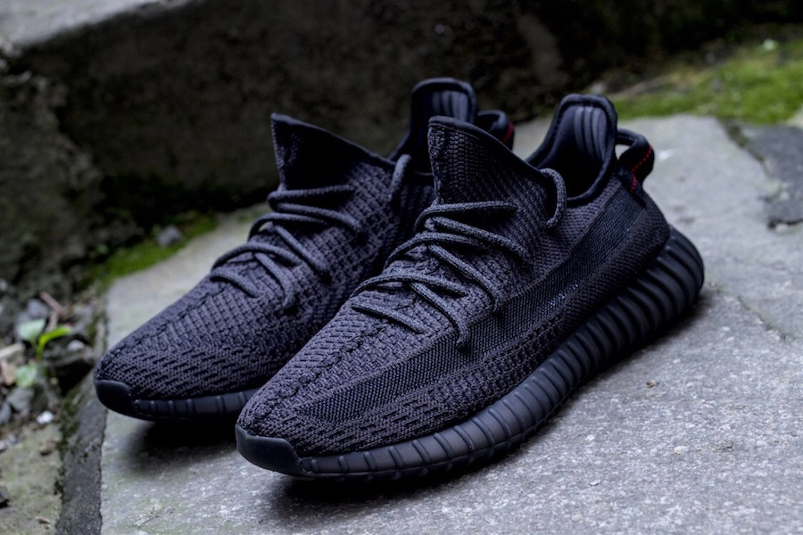 adidas Yeezy Boost 350 v2 ‘’Triple Black’’