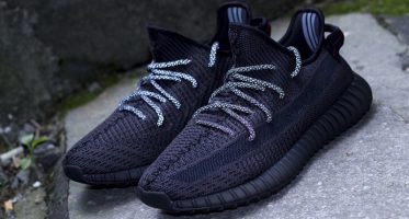 adidasYeezy Boost 350 v2 ‘’Triple Black’’