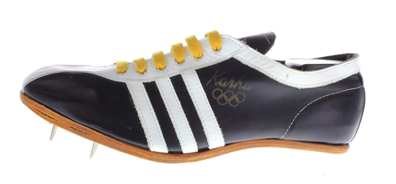 L'une des anciennes chaussures de course à pointes de Kahru