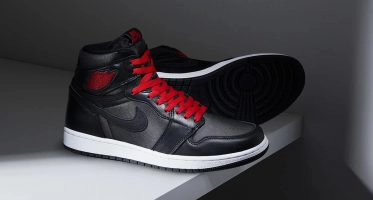 Air Jordan1 Retro High OG ‘’Black Satin’’