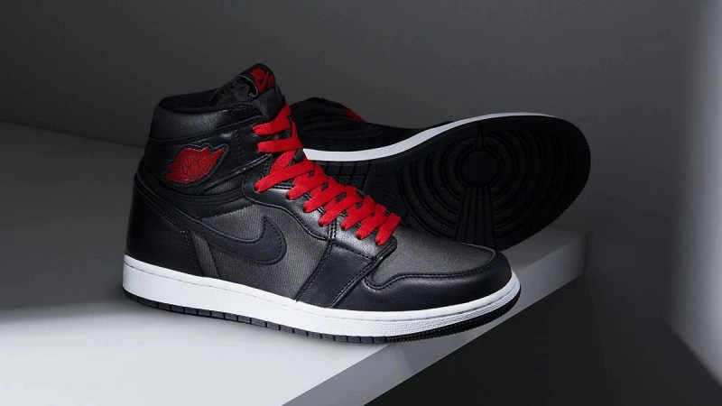Air Jordan 1 Retro High OG ‘’Black Satin’’