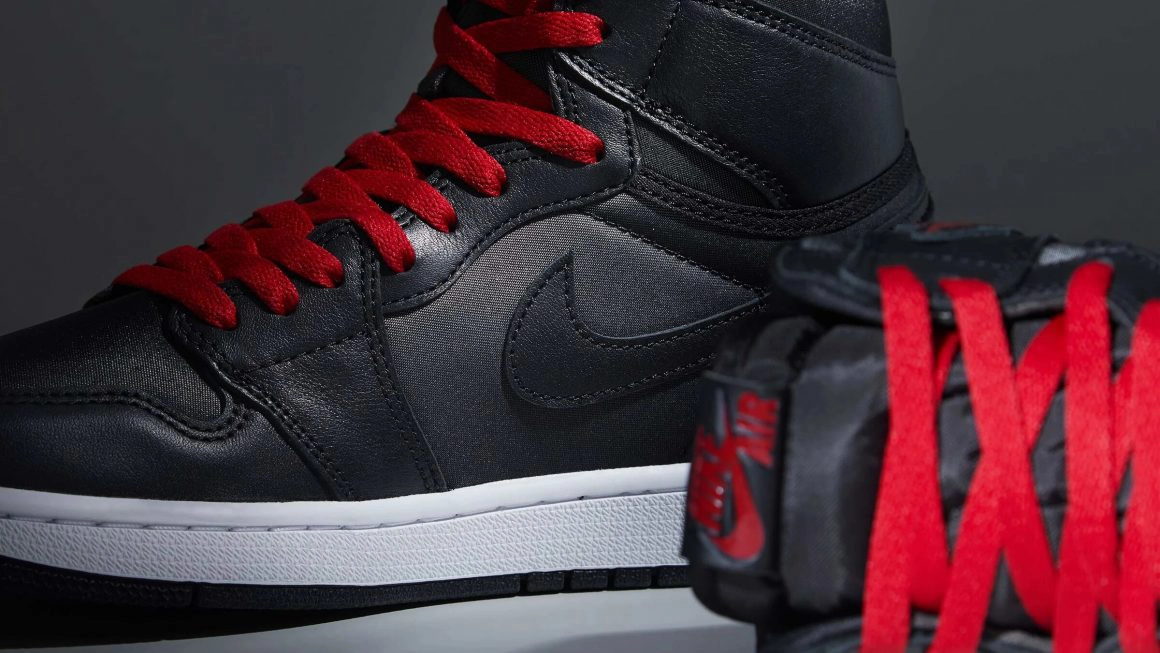Air Jordan 1 Retro High OG ‘’Black Satin’’