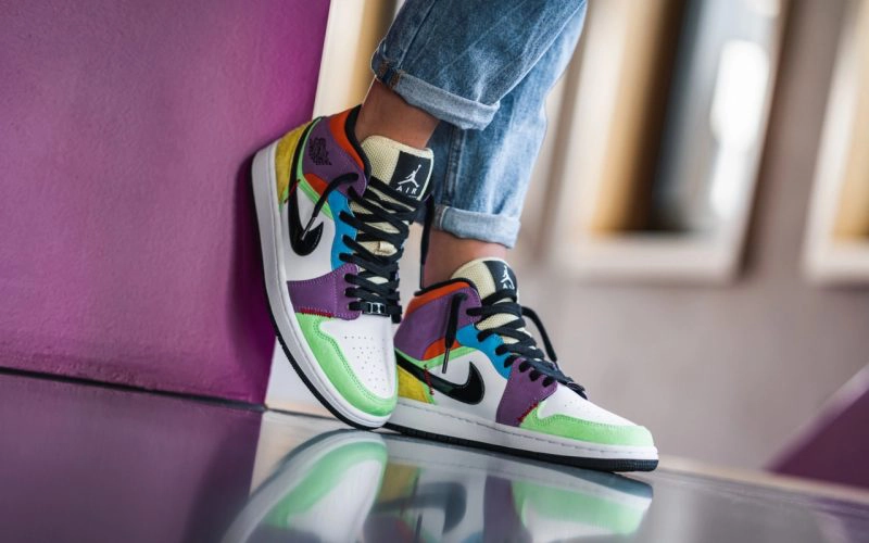 Air Jordan 1 Mid SE WMNS ‘’Lightbulb’’ - CW1140-100