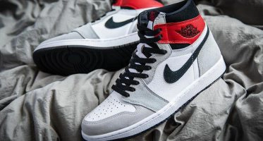 Air Jordan1 Retro High OG ‘’Light Smoke Grey’’