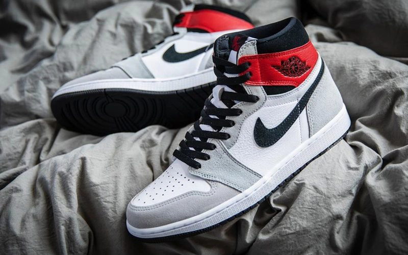 Air Jordan 1 Retro High OG ‘’Light Smoke Grey’’ - 555088-126