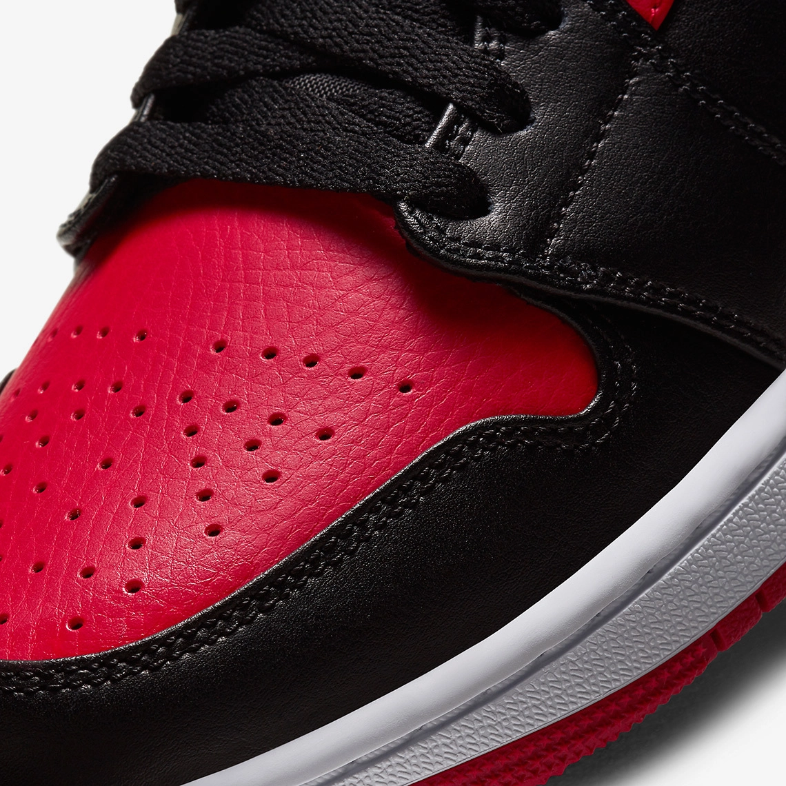 Air Jordan 1 Mid ‘’Bred’’/’’Banned’’ - 554724-074