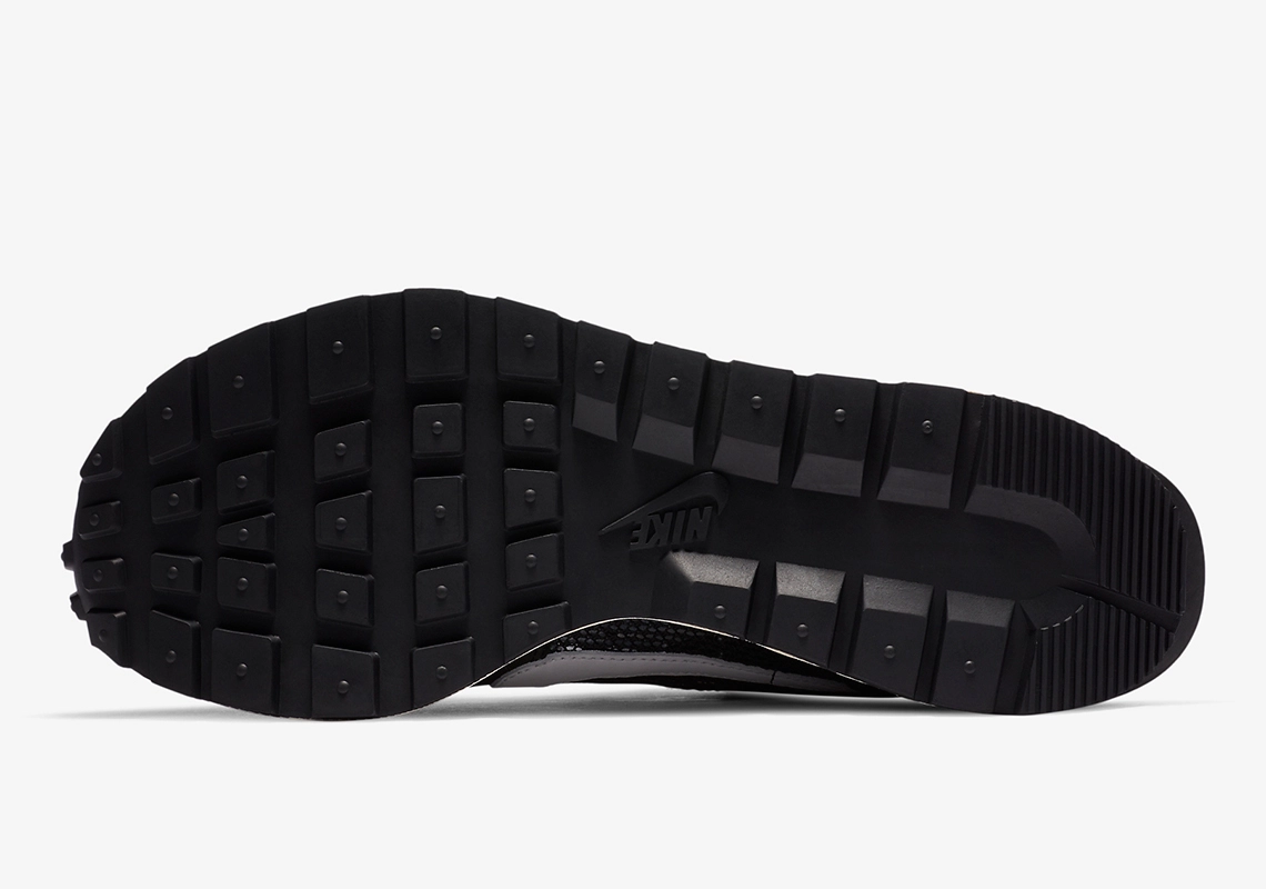 Sacai x Nike Vaporwaffle ‘’Black/White’’ - CV1363-001