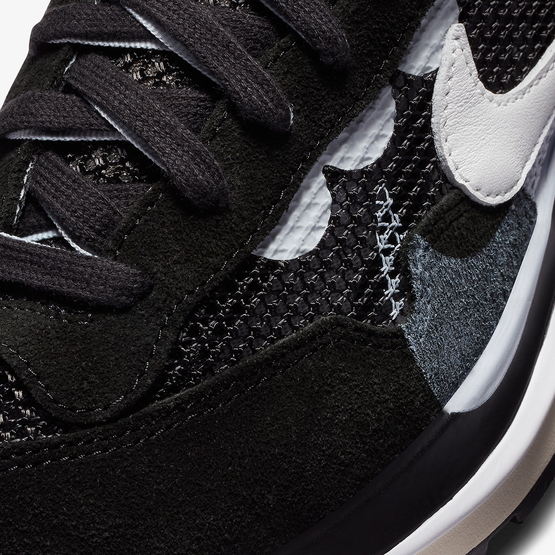 Sacai x Nike Vaporwaffle ‘’Black/White’’ - CV1363-001