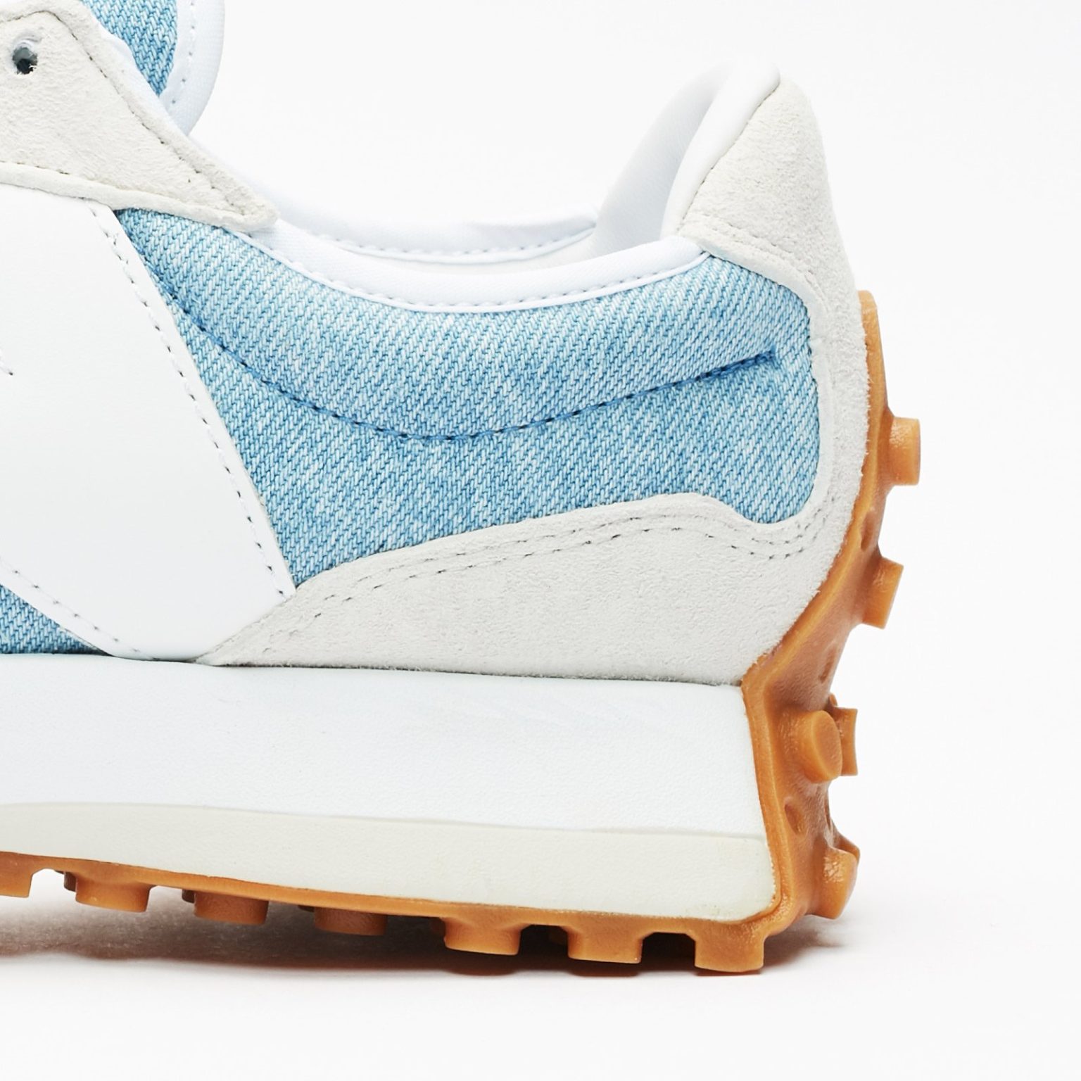 Levi’s x New Balance 327 ‘’Blue’’ WS327LVA Sneaker Style