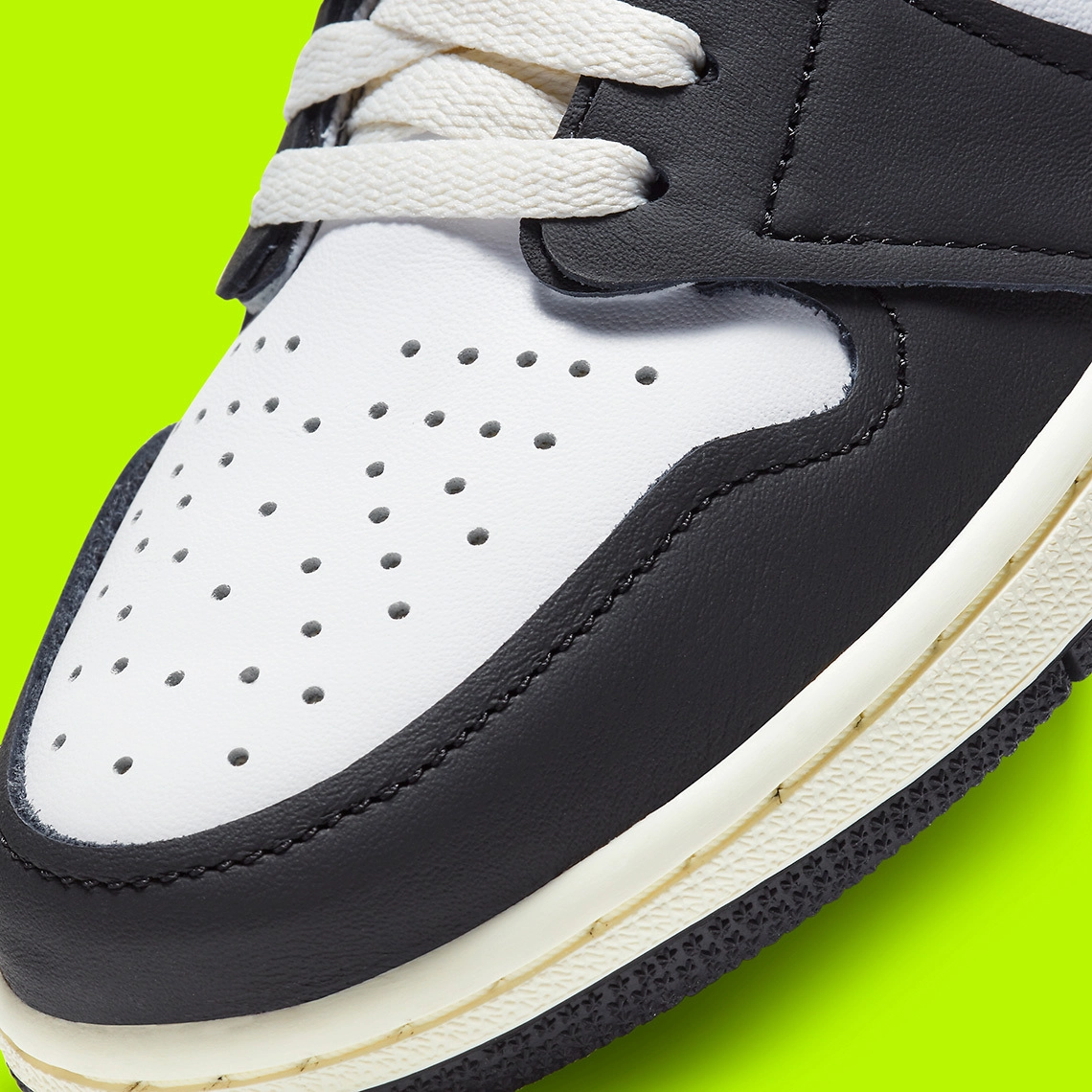 Air Jordan 1 Retro High OG ‘’Volt Gold’’ - 555088-118