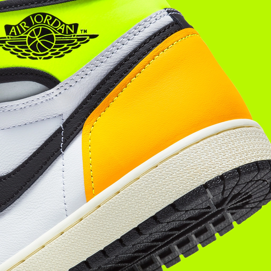 Air Jordan 1 Retro High OG ‘’Volt Gold’’ - 555088-118