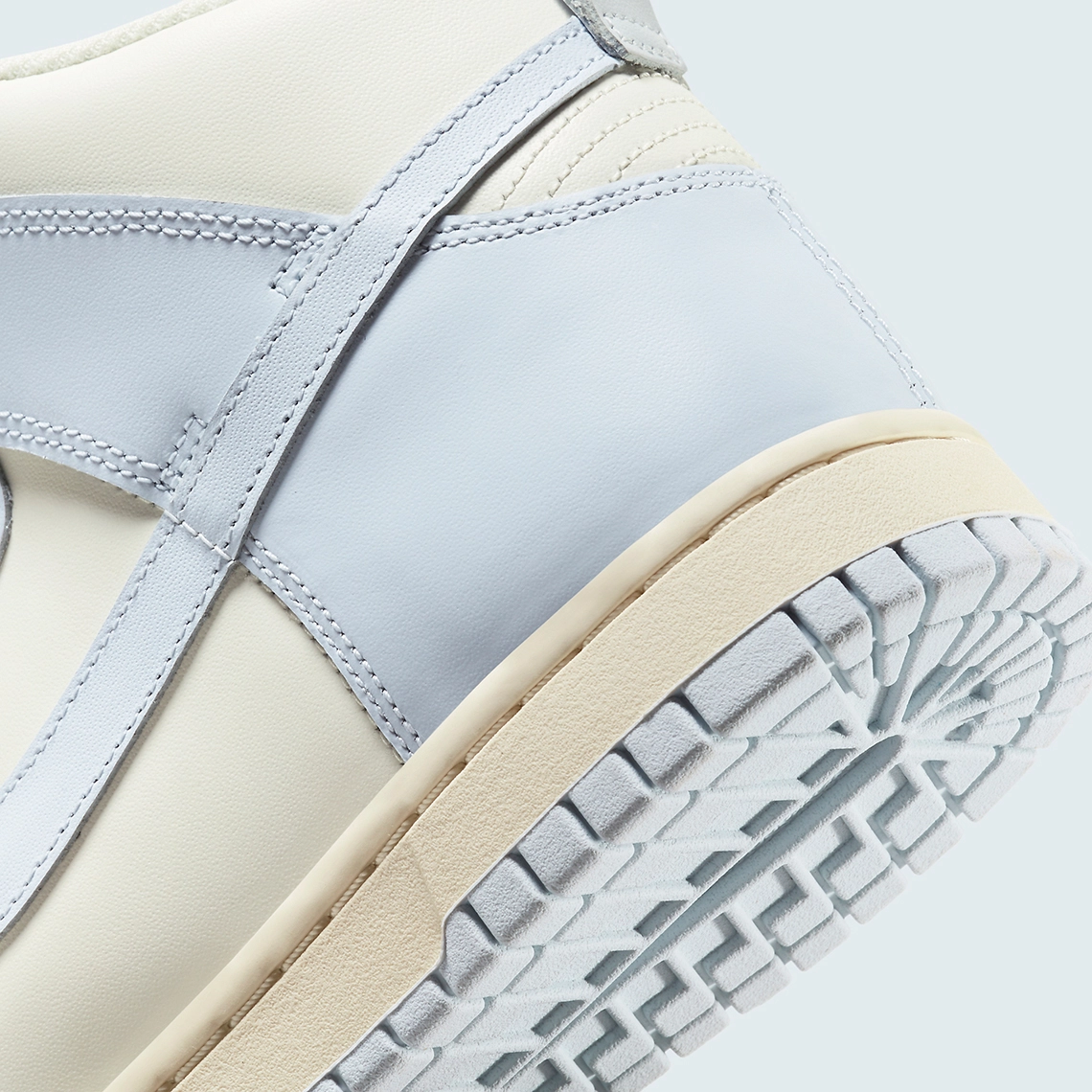 Nike Dunk High WMNS ‘’Football Grey’’ - DD1869-102