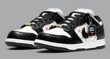 SUPREMENike SB Dunk Low ‘’Black’’