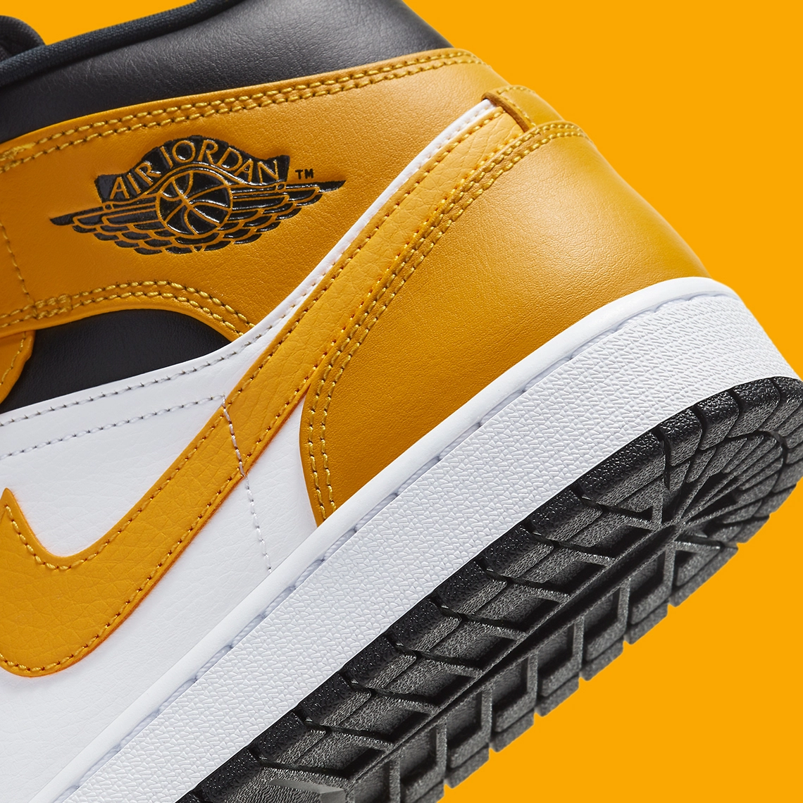 Air Jordan 1 Mid ‘’University Gold’’ - 554725-170