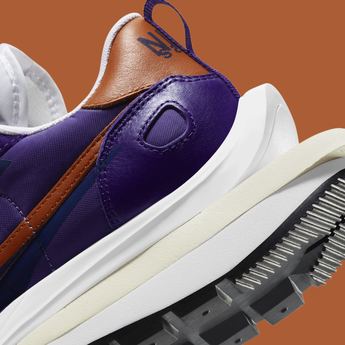 Sacai x Nike VaporWaffle ‘’Dark Iris’’ - DD1875-500