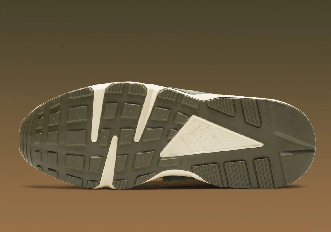 Stüssy x Nike Air Huarache LE ‘’Desert Oak’’ - DD1381-200