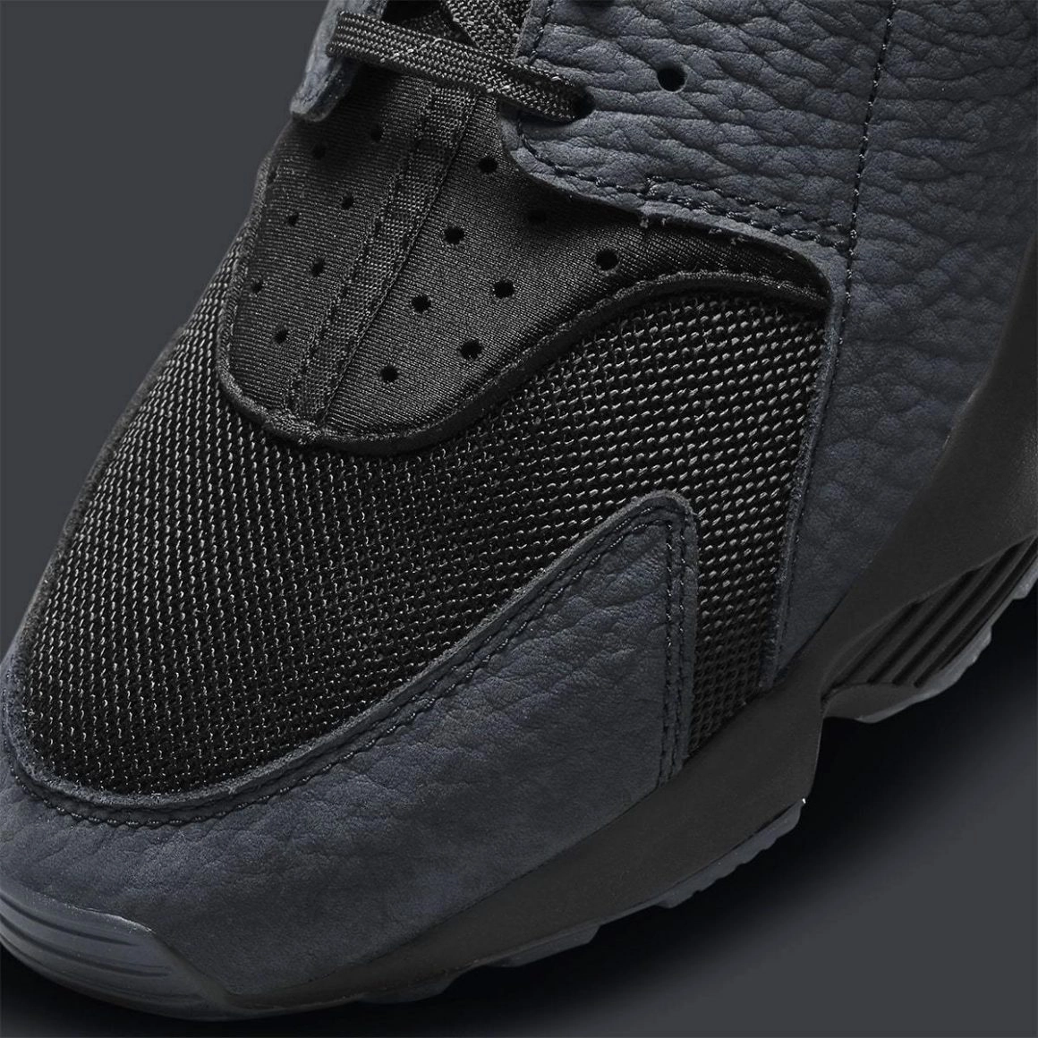 Nike Air Huarache ‘’Have You Hugged Your Foot Today?’’ - DJ6890-001