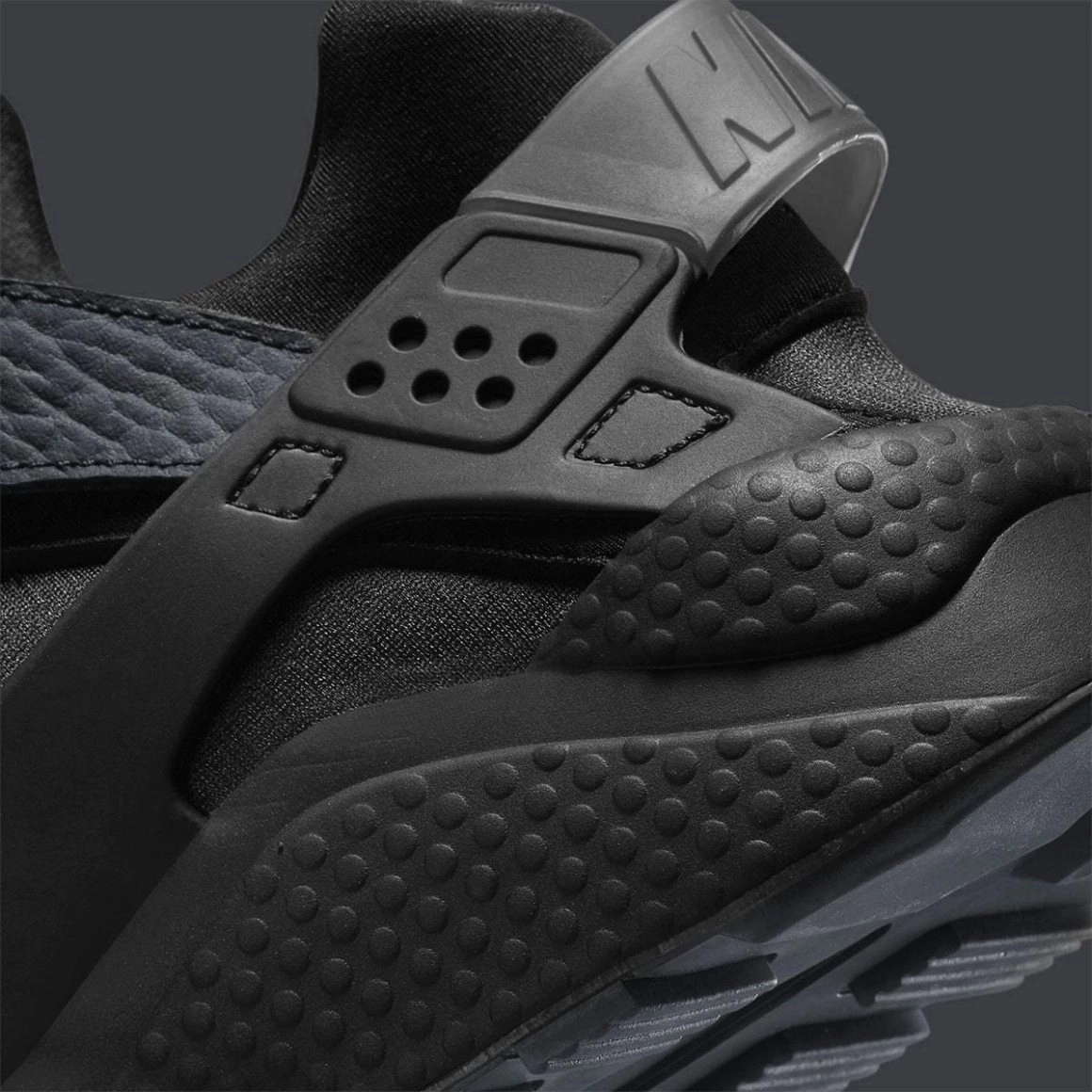 Nike Air Huarache ‘’Have You Hugged Your Foot Today?’’ - DJ6890-001