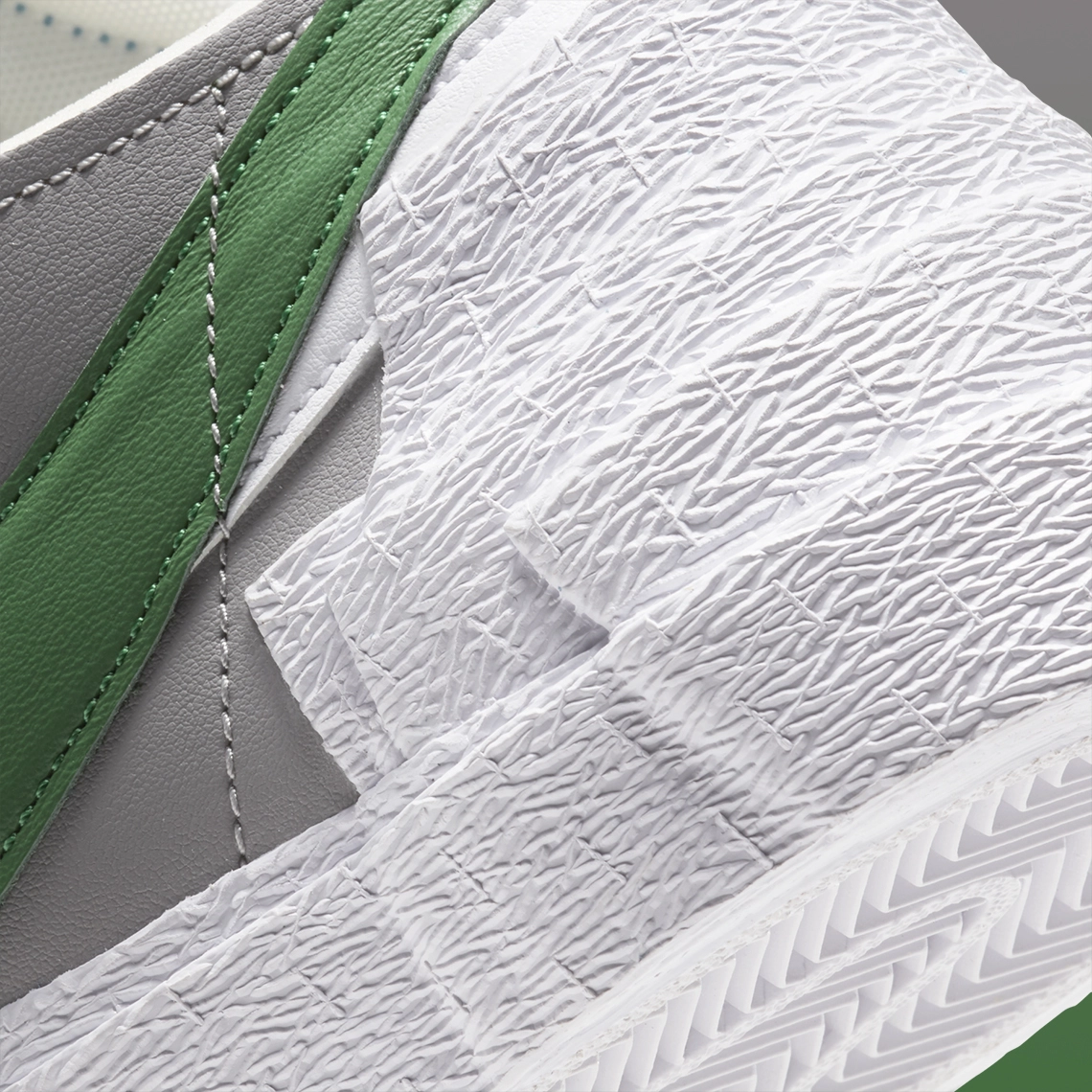 Sacai x Nike Blazer Low ‘’Classic Green’’ - DD1877-001