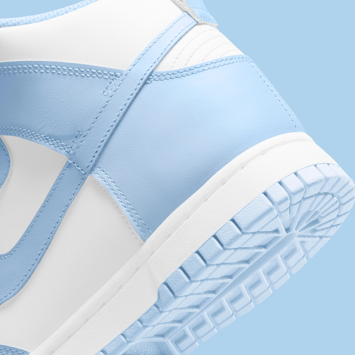 Nike Dunk High WMNS ‘’Aluminium’’ - DD1869-107