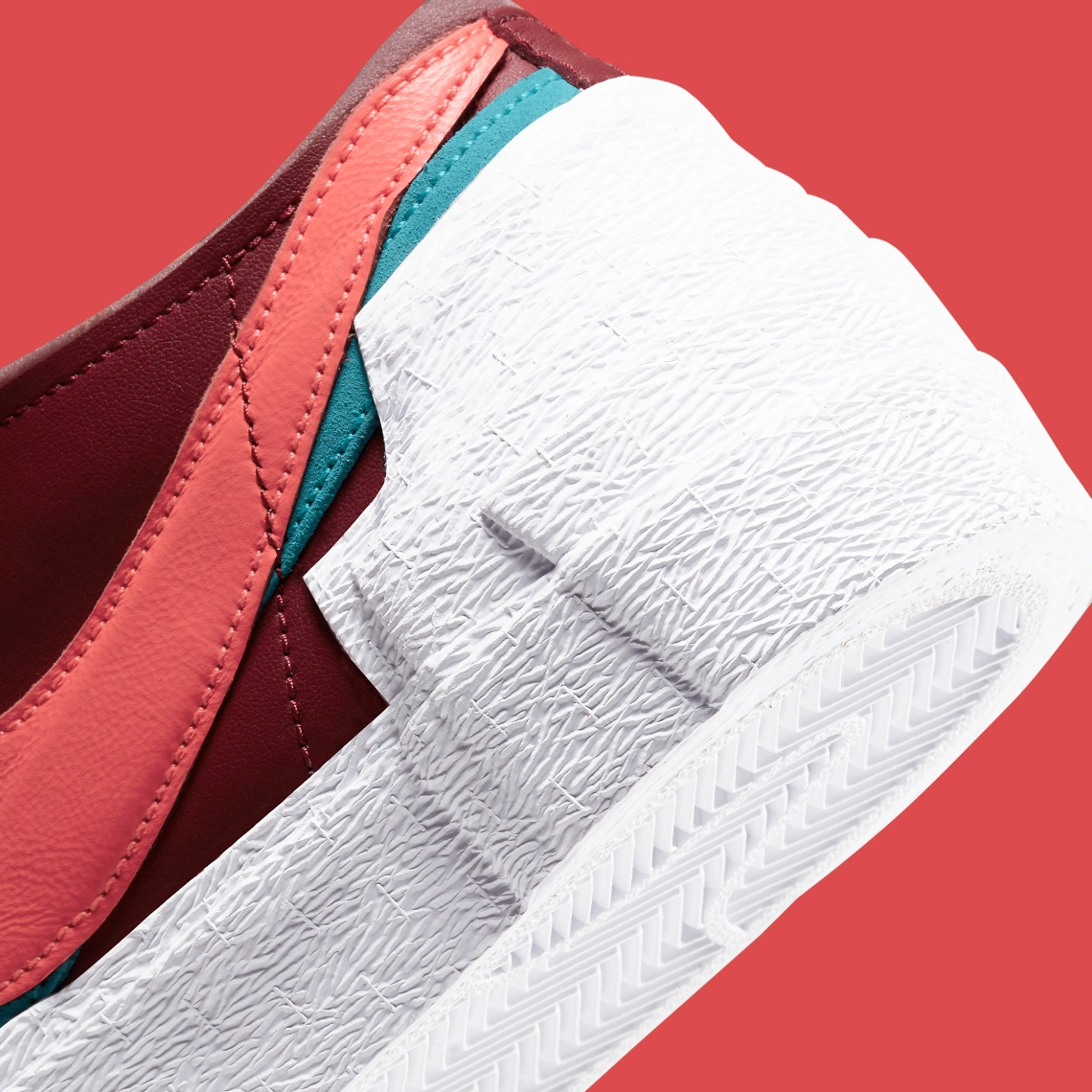 KAWS x Sacai x Nike Blazer Low ‘’Team Red’’ - DM7901-600
