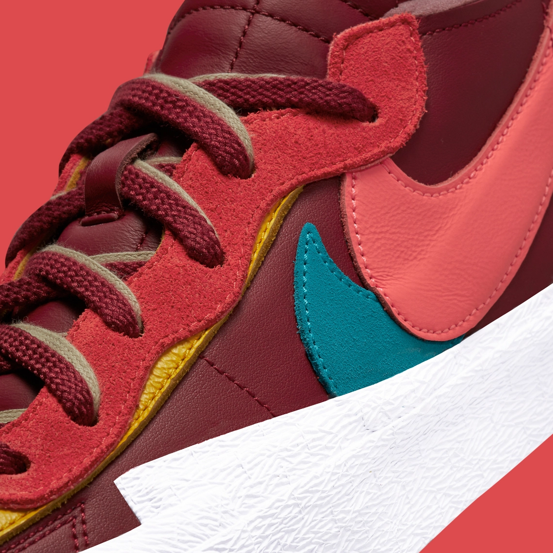 KAWS x Sacai x Nike Blazer Low ‘’Team Red’’ - DM7901-600