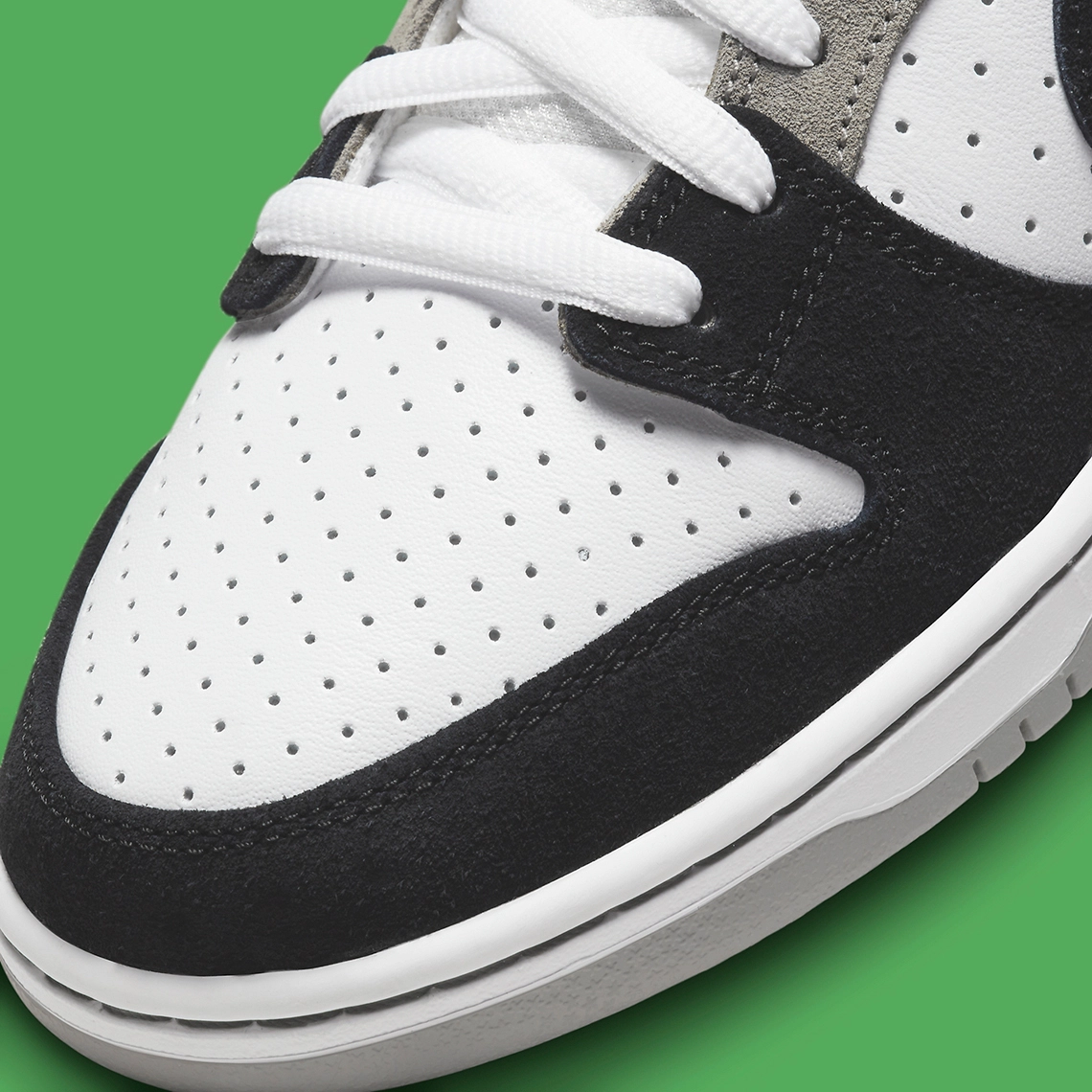 Nike SB Dunk Low ‘’Chlorophyll’’ - BQ6817-011