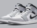 Air Jordan 1 Mid ‘’Light Smoke Grey’’ - 2022 - 554724-078
