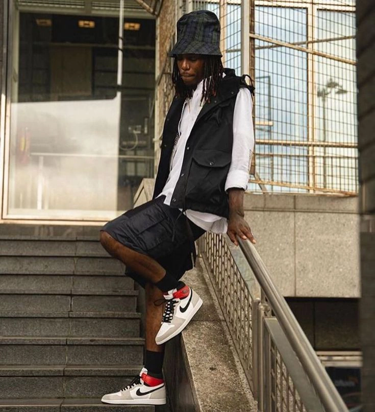 Air Jordan 1 Retro High OG - Light Smoke Grey