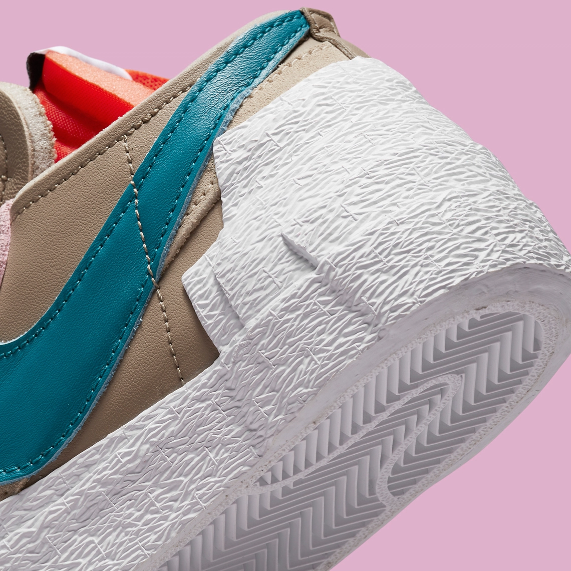 KAWS x Sacai x Nike Blazer Low ‘’Reed’’ - DM7901-200