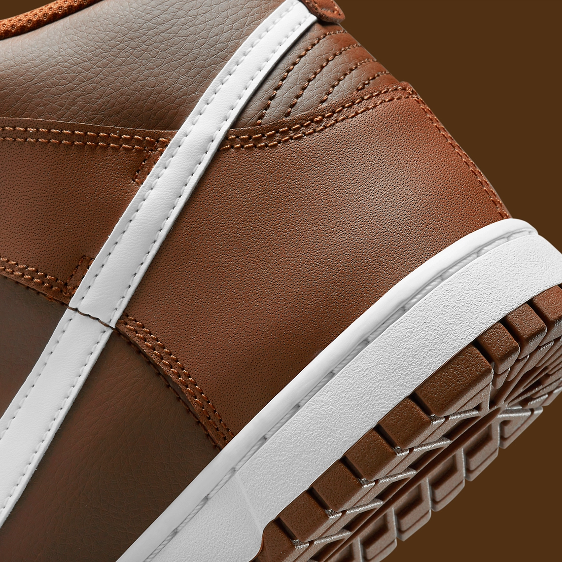 Nike Dunk High ‘’Chocolate’’ - DJ6189-200