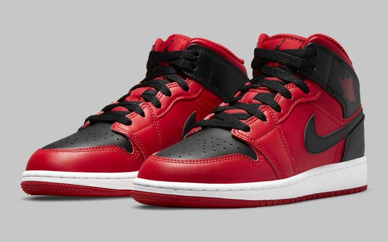 Air Jordan 1 Mid ‘’Reverse Bred’’ - 554724-660