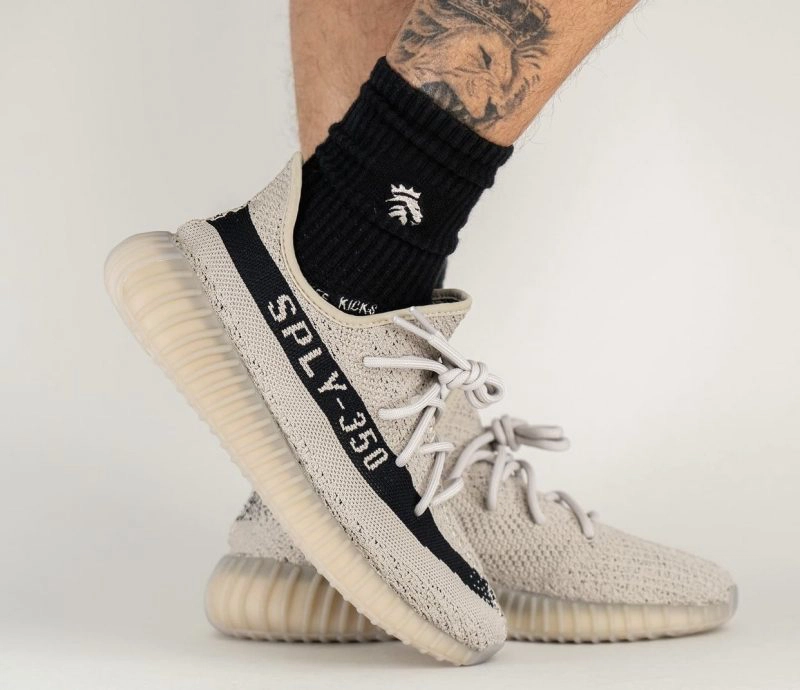 adidas Yeezy Boost 350 V2 ‘’Beige/Black’’ - HP7870
