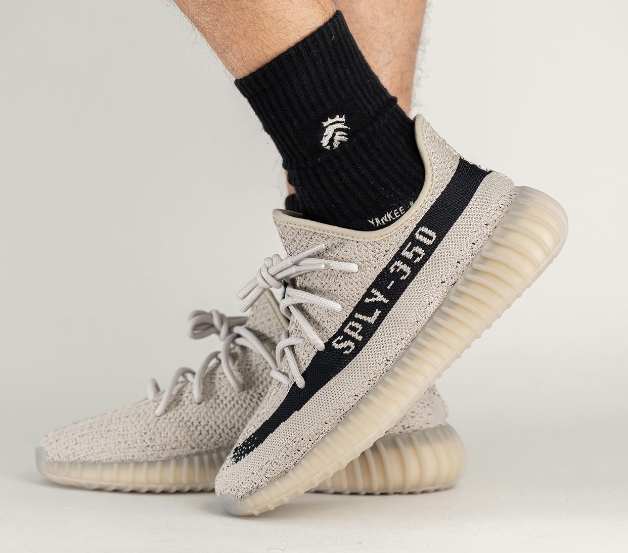 Yeezy noir online et beige