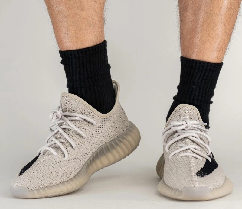 adidas Yeezy Boost 350 V2 ‘’Beige/Black’’ - HP7870