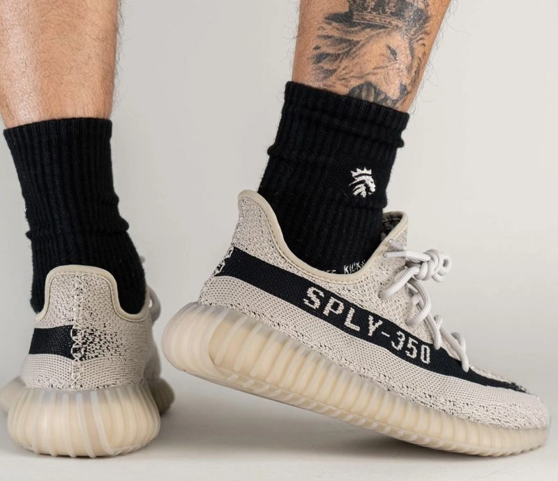 adidas Yeezy Boost 350 V2 ‘’Beige/Black’’ - HP7870
