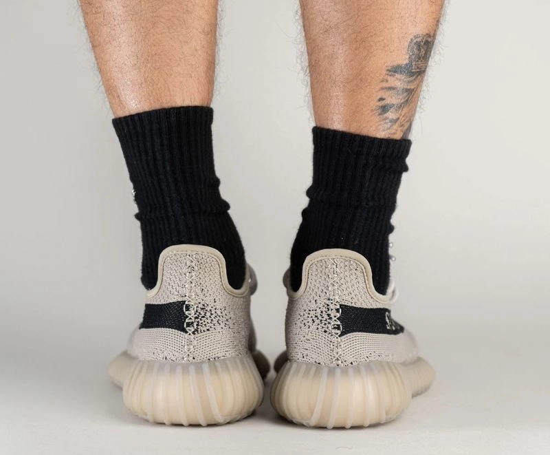 adidas Yeezy Boost 350 V2 ‘’Beige/Black’’ - HP7870