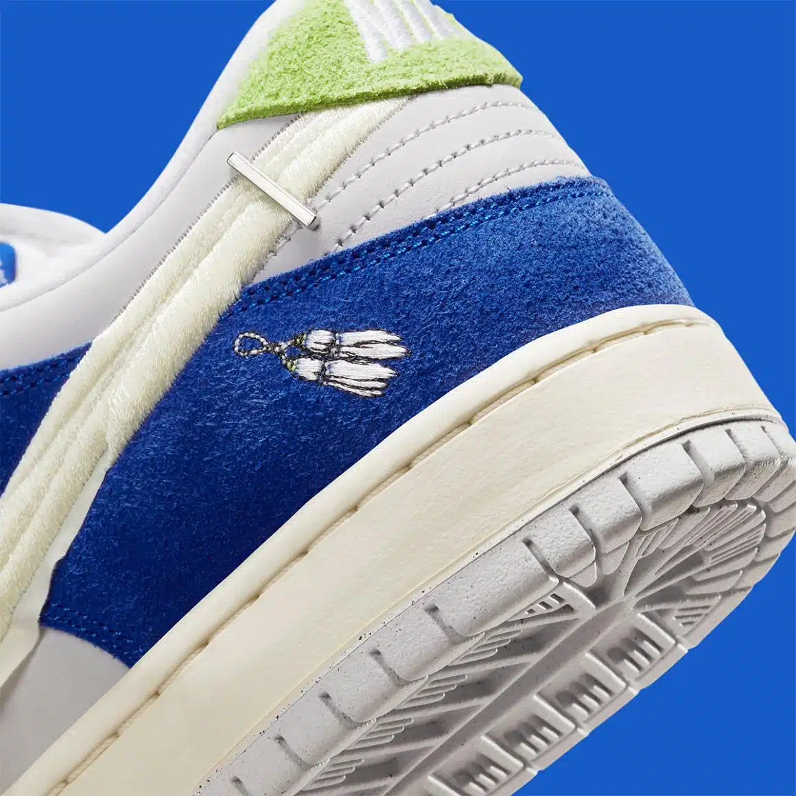 Fly Streetwear x Nike SB Dunk Low - DQ5130-400