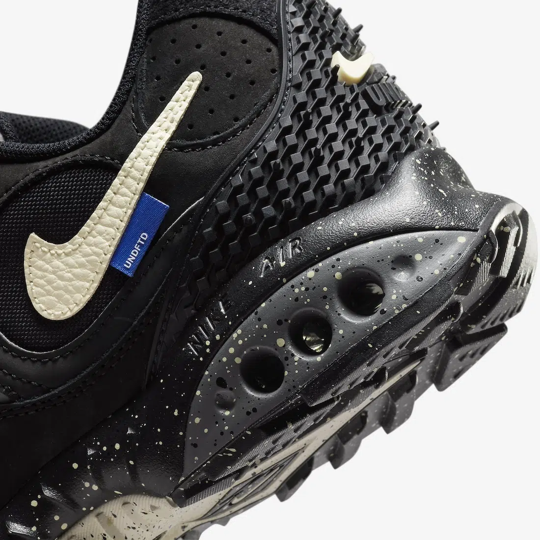 UNDEFEATED x Nike Air Terra Humara ‘’Black’’ - FN7546-002