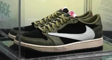 Travis ScottAir Jordan 1 Low OG ‘’Black Olive’’