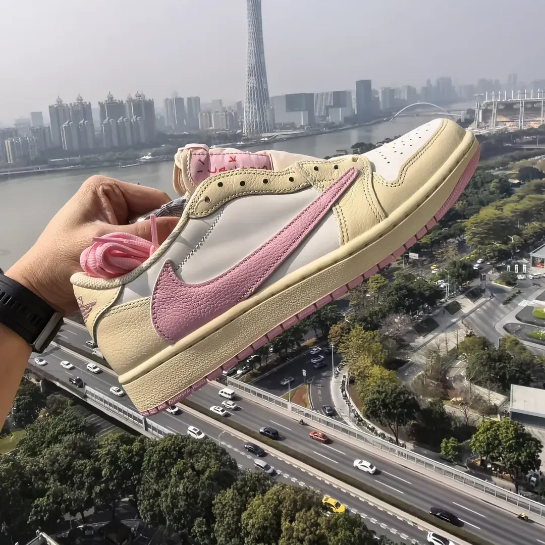 Travis Scott x Air Jordan 1 Retro Low OG SP &lsquo;&rsquo;Shy Pink&rsquo;&rsquo; - IQ7604-100