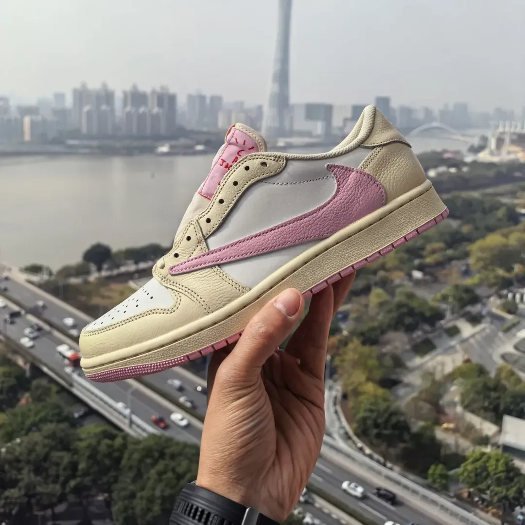 Travis Scott x Air Jordan 1 Retro Low OG SP &lsquo;&rsquo;Shy Pink&rsquo;&rsquo; - IQ7604-100