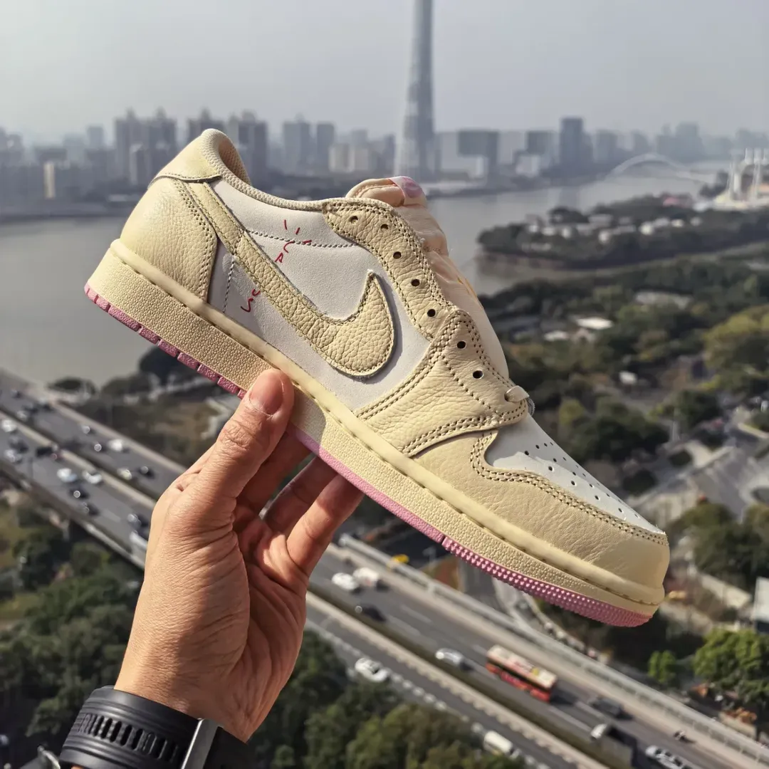 Travis Scott x Air Jordan 1 Retro Low OG SP &lsquo;&rsquo;Shy Pink&rsquo;&rsquo; - IQ7604-100