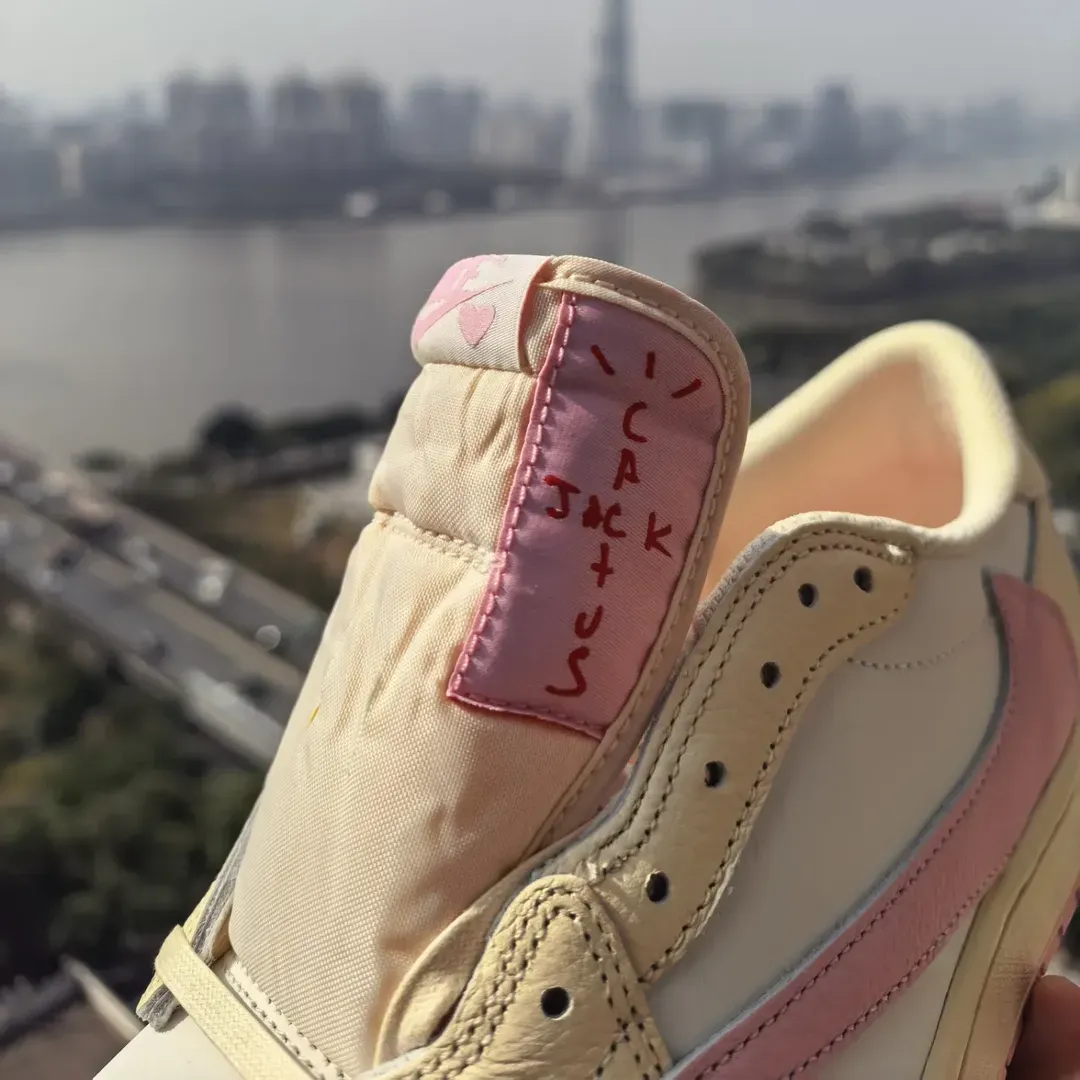 Travis Scott x Air Jordan 1 Retro Low OG SP &lsquo;&rsquo;Shy Pink&rsquo;&rsquo; - IQ7604-100