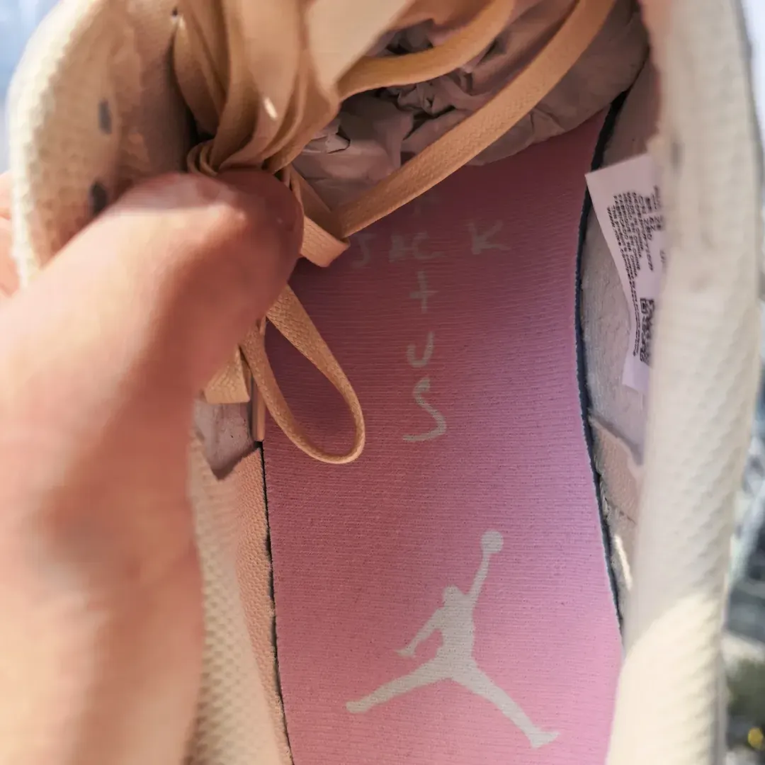 Travis Scott x Air Jordan 1 Retro Low OG SP &lsquo;&rsquo;Shy Pink&rsquo;&rsquo; - IQ7604-100