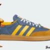 Disney et adidas fêtent la sortie de Toy Story 5 avec une paire de Samba aux couleurs de Woody