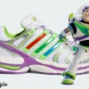 Prêt à décoller avec la adidas Adistar Control 5 aux couleurs de Buzz l’Éclair !