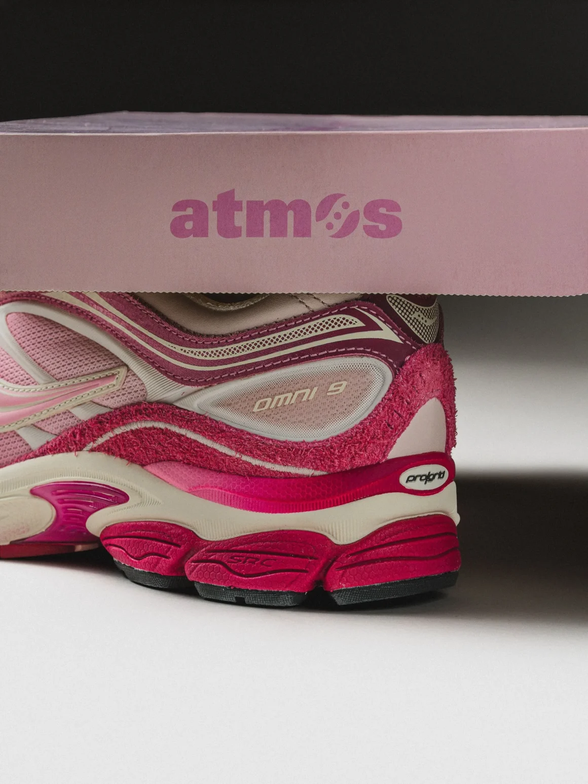 atmos x Saucony ProGrid Omni 9 ‘’Pink Flamingo’’